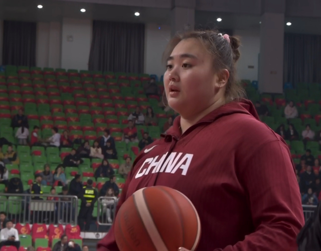 世界杯-刘禹彤砍下12分+6个篮板，罚篮6投6中！大宝贝打出高光亮眼的表现